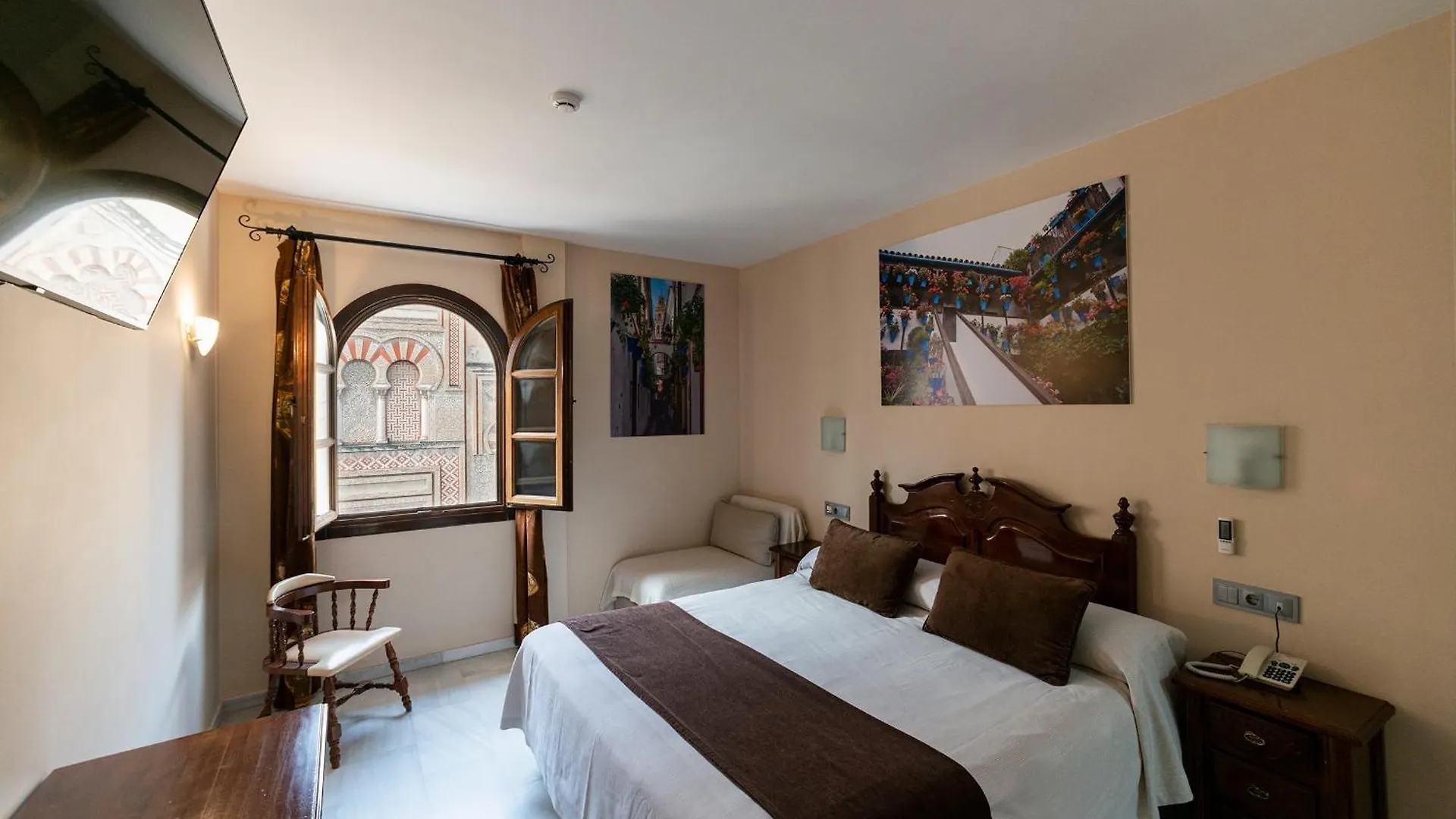 Hotel Mezquita Cordova 2*,